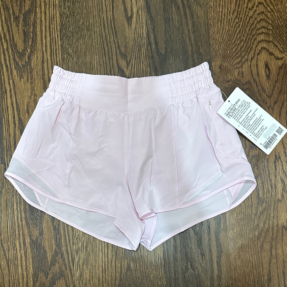 Lululemon high rise 2.5 inch hotty hot shorts